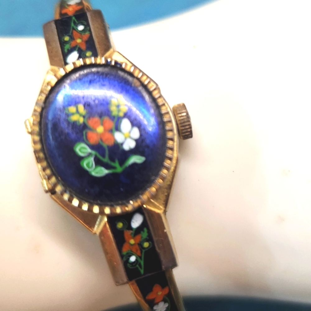 PEEKABOO Trachtenuhr Rare VTG Hand Painted Floral Enamel RAVISA Gold Tone Watch